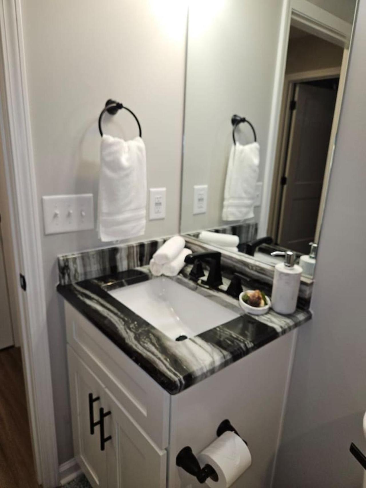 פייטוויל New Luxe Apt 3Br Downtown Fay Unit B מראה חיצוני תמונה